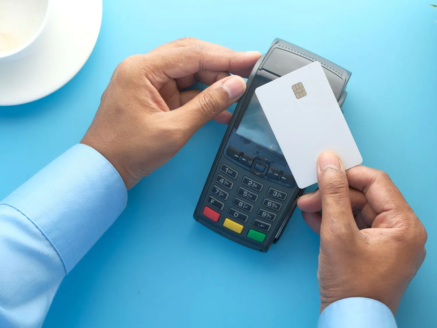Já pensou em ter acesso a salas VIP, ganhar pontos que nunca expiram e viajar com mais conforto? O Cartão Santander Unlimited Mastercard Black é uma das melhores escolhas para quem busca exclusividade e recompensas de alto nível.